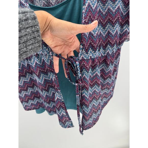 Maurices True Y2K  kimono-style top chevron pattern with teal attached tank top - Picture 6 of 7